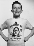 Little Boy Modeling Sitting Bull T-Shirt Lámina fotográfica por Al Fenn