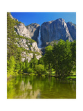 Yosemite Falls With The Merced River Photographie par George Oze