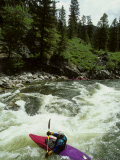 Kayaker Paddles to Get Through the Rapids, Middle Fork Of The Salmon River, Idaho Photographie par Skip Brown