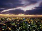 Winter Storm Clouds Roll in over the Melbourne Skyline at Night, Melbourne, Victoria, Australia Photographie par Jason Edwards