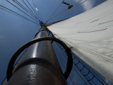Looking Up the Mast of a Tall Ship, Long Island Sound, Connecticut, USA Lámina fotográfica por Todd Gipstein