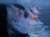 Lava Flows into the Ocean, Hawaii Volcanoes National Park, Hawaii Photographie par Stephen Alvarez