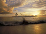 Skimboarder Flips Head over Heels Off a Wave, Makena Beach, Maui Island, Hawaiian Islands Photographie par Skip Brown