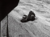 Feet in the Sand Lámina fotográfica por Vincenzo Balocchi Feet in the Sand Lámina fotográfica por Vincenzo Balocchi
