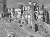Ruins of Houses Between the Ponte Vecchio and the Ponte Santa Trinita Bombed in World War II Lámina fotográfica por Vincenzo Balocchi Ruins of Houses Between the Ponte Vecchio and the Ponte Santa Trinita Bombed in World War II Lámina fotográfica por Vincenzo Balocchi