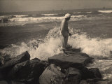Fisherman Working on the Rocks Photographie par Ludovico Pacho