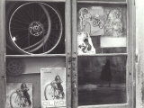 Window with Ads for Motorbikes Lámina fotográfica por Vincenzo Balocchi Window with Ads for Motorbikes Lámina fotográfica por Vincenzo Balocchi