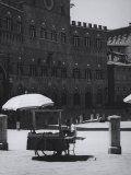 Peddler in the Campo Square in Siena Photographic Print by Vincenzo Balocchi