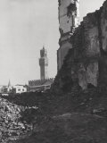 Ruins of Some Houses in Downtown Florence Bombed During the Second World War Lámina fotográfica por Vincenzo Balocchi Ruins of Some Houses in Downtown Florence Bombed During the Second World War Lámina fotográfica por Vincenzo Balocchi