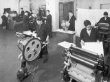 Gesu Divino Operaio Foundation, Workers in the Printing House in Borgo Panicale, Bologna Fotografie-Druck von A. Villani