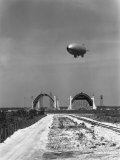Blimp Hangar Lámina fotográfica por Andreas Feininger