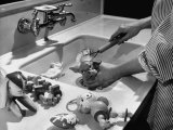 In a Home Economics Class, a Student Is Washing Toys That a Baby Will Put into its Mouth Lámina fotográfica por Nina Leen