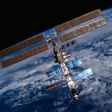 The International Space Station, Photographed by an Astronaut Aboard the Space Shuttle Discovery Lámina fotográfica The International Space Station, Photographed by an Astronaut Aboard the Space Shuttle Discovery Lámina fotográfica