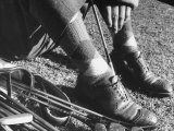 Feet and Golf Clubs Belonging to Golfer Byron Nelson Lámina fotográfica de primera calidad por Gabriel Benzur Feet and Golf Clubs Belonging to Golfer Byron Nelson Lámina fotográfica de primera calidad por Gabriel Benzur
