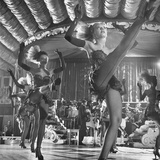 Chorus Girls Dancing During Show at Latin Quarter Lámina fotográfica por George Silk Chorus Girls Dancing During Show at Latin Quarter Lámina fotográfica por George Silk