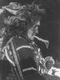 Maka, Elderly Woman of Motokiks Society, Blood Division of Blackfoot Nation, Wearing Bull Headdress Lámina fotográfica
