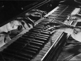 Jazz Pianist Mary Lou Williams's Hands on the Keyboard During Jam Session Lámina fotográfica de primera calidad por Gjon Mili Jazz Pianist Mary Lou Williams's Hands on the Keyboard During Jam Session Lámina fotográfica de primera calidad por Gjon Mili