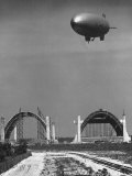 Blimp Hangar Lámina fotográfica por Andreas Feininger