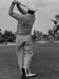 Golfer Ben Hogan, Demonstrating His Golf Drive Lámina fotográfica de primera calidad por J. R. Eyerman