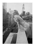 Marilyn Monroe at the Ambassador Hotel, New York, c.1955 Pôster por Ed Feingersh Marilyn Monroe at the Ambassador Hotel, New York, c.1955 Pôster por Ed Feingersh