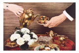 Woman's Hand Serving Tea Kunstdrucke