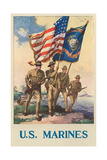 Marines américains - Soldats longeant la côte avec drapeaux des Etats-Unis et des marines Photographie