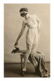 Mujer en ropa interior y zapatos Láminas