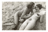 Deux nus sur la plage Posters