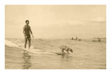 Un chien et son maître sur une planche de surf Poster