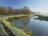 River Wey at Thundery Meadows, Surrey Wildlife Trust's Wetland Reserve, Elstead, Surrey, England Photographie par Pearl Bucknall