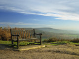 Bench on Pitch Hill, with View Along the Greensand Ridge to Holmbury Hill, Ewhurst, Surrey, England Photographie par Pearl Bucknall