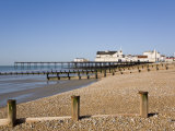 Deserted Pebble Beach at Low Tide and Pier from East Side, Bognor Regis, West Sussex, England, UK Photographie par Pearl Bucknall
