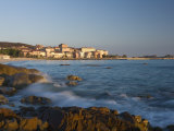 Old Town and Beach, L'Lle Rousse, Corsica, France, Mediterranean, Europe Fotografisk trykk av Mark Banks Old Town and Beach, L'Lle Rousse, Corsica, France, Mediterranean, Europe Fotografisk trykk av Mark Banks