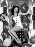 Debra Paget, Age 16, Strikes a Patriotic Pose, 1949 Plakater Debra Paget, Age 16, Strikes a Patriotic Pose, 1949 Plakater