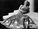 Bette Davis Wearing Gown with Calla Lillies Print, c.1937 Affiches