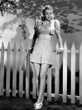 Carole Landis Modeling Striped Shorts with Matching Bolero Jacket, c.1940 Póster Carole Landis Modeling Striped Shorts with Matching Bolero Jacket, c.1940 Póster