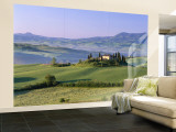 Val d'Orcia, Countryside View, Farmhouse and Green Grass and Hills, Tuscany, Italy Wall Mural – Large por Steve Vidler