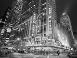 Radio City Music Hall Crossing Poster par Henri Silberman