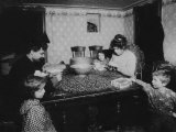Working Family, Picking Nuts in Dirty Basement, December, 1911 Posters par Lewis Wickes Hine