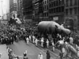 The Macy's Thanksgiving Day Parade, New York City, November 26, 1931 Posters The Macy's Thanksgiving Day Parade, New York City, November 26, 1931 Posters