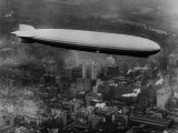 The LZ 129 Graf Zeppelin, over Philadelphia, Pennsylvania, October 16, 1928 Kunstdrucke