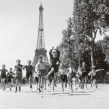 Champs de Mars Gardens Plakaty autor Robert Doisneau