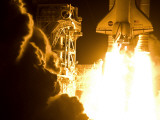The space shuttle Discovery launches on its 33rd mission Photographic Print by Mark Thiessen