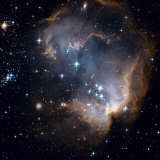 Bright blue newborn stars blast a hole through a nearby dwarf galaxy Photographie par Esa And Nasa