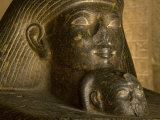Hatshepsut's daughter, Neferure, in the arms of her tutor, Senenmut Photographic Print by Kenneth Garrett