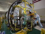 Japan's node for the International Space Station is being assembled Lámina fotográfica por Mark Thiessen