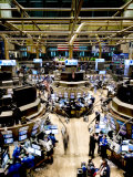 An high angle view of the New York Stock Exchange's trading floor Lámina fotográfica por Justin Guariglia