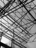 Workers on Roof Girders During the Construction of New Carnegie-Illinois Steel Plant Lámina fotográfica de primera calidad por Margaret Bourke-White