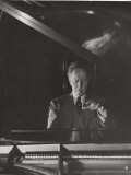 Pianist Arthur Rubenstein at the Piano Lámina fotográfica de primera calidad por Gjon Mili Pianist Arthur Rubenstein at the Piano Lámina fotográfica de primera calidad por Gjon Mili