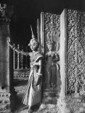Religious Ritual Dancer in Temple of Angkor Wat, Wearing Richly Embroidered and Ornamented Costumes Lámina fotográfica por Eliot Elisofon